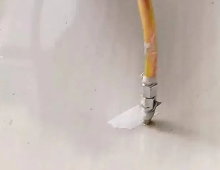 依兰瓷砖空鼓维修公司专业解答在瓷砖铺贴过程中，如果使用的砂料过粗（如全部使用了粗砂），可能会导致以下问题